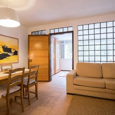 Carcavelos By The Beach