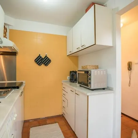 Carcavelos By The Beach